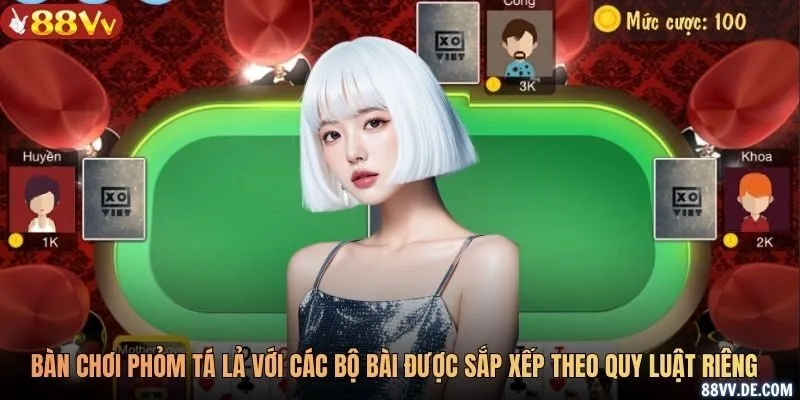Bàn chơi phỏm tá lả với các bộ bài được sắp xếp theo quy luật riêng