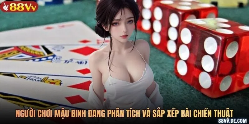 Người chơi mậu binh đang phân tích và sắp xếp bài chiến thuật